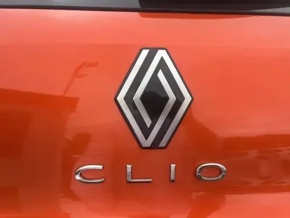 Photo 18 Renault Clio  E-Tech full hybrid 145