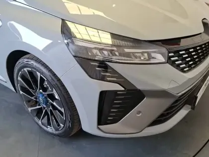 Photo 21 Renault Clio  E-Tech full hybrid 145