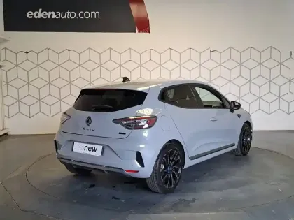Photo 11 Renault Clio  E-Tech full hybrid 145