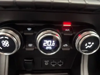 Photo 36 Renault Captur  mild hybrid 140