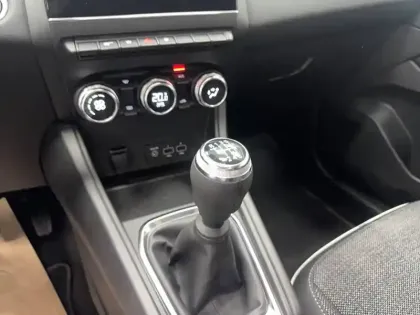 Photo 34 Renault Captur  mild hybrid 140