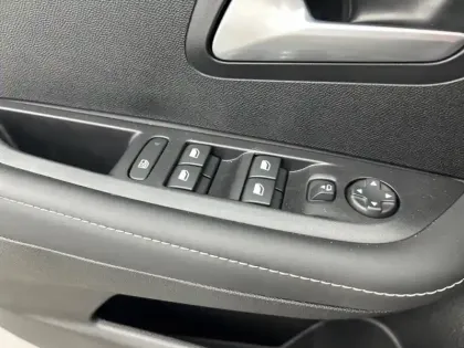 Photo 19 Peugeot 208  Hybrid 110 e-DCS6