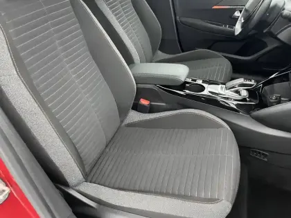 Photo 33 Peugeot 208  Electrique 50 kWh 136ch