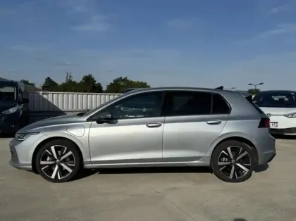 Photo 5 Volkswagen Golf  1.5 eHybrid 204ch VW Edition DSG6