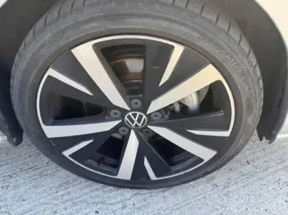 Photo 8 Volkswagen Golf  1.5 eHybrid 204ch VW Edition DSG6
