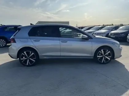 Photo 7 Volkswagen Golf  1.5 eHybrid 204ch VW Edition DSG6