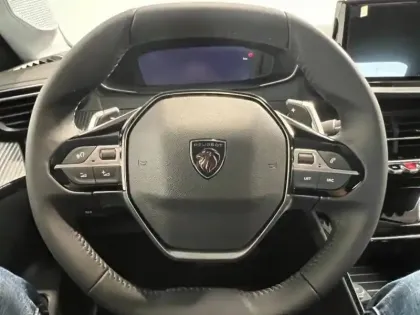 Photo 12 Peugeot 208  1.2 Hybrid 110 Allure e-DCS6 Radars Carplay