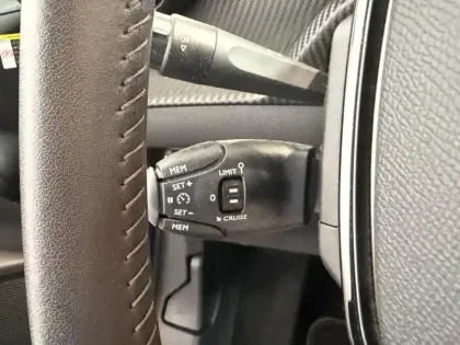Photo 13 Peugeot 208  e- 136 Allure Pack Carplay Camera Led