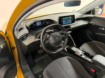 Photo 8 Peugeot 208  e- 136 Style  Carplay Led