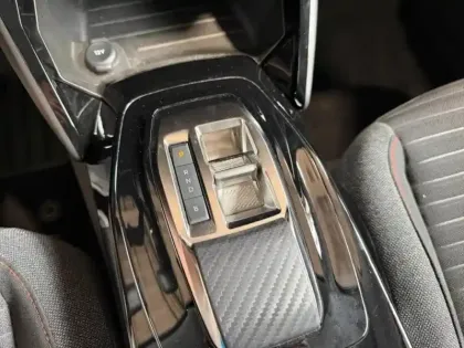 Photo 13 Peugeot 208  e- 136 Style  Carplay Led