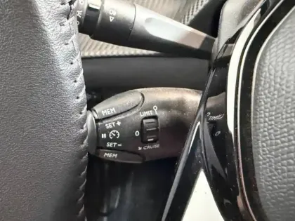 Photo 14 Peugeot 208  e- 136 Style  Carplay Led