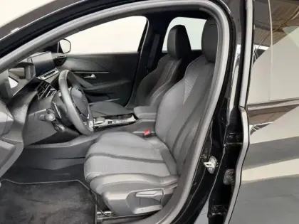 Photo 8 Peugeot 208  1.2 100 S&S GT EAT8 Carplay GPS Full Led