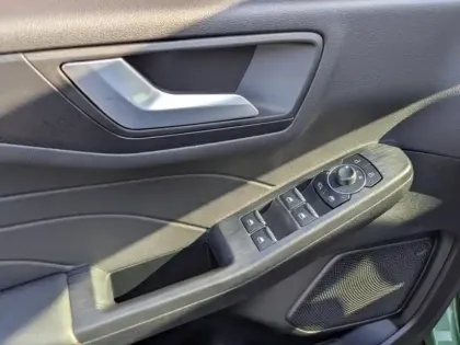 Photo 7 Ford Kuga  2.5 Duratec 180ch Hybrid FlexiFuel ST-Line Powershift