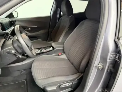 Photo 8 Peugeot 2008  e- 136ch Style