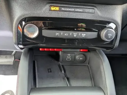 Photo 15 Ford Kuga  2.5 Duratec 180ch Hybrid FlexiFuel ST-Line Powershift