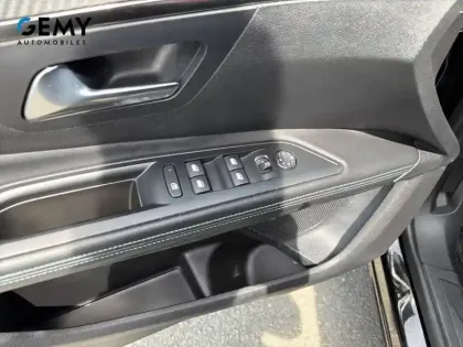 Photo 11 Peugeot 5008  Hybrid 136 e-DCS6