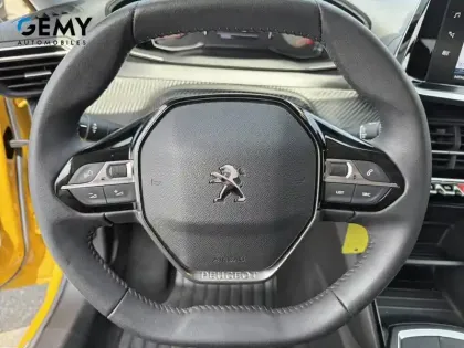 Photo 12 Peugeot 208  PureTech 100 S&S BVM6
