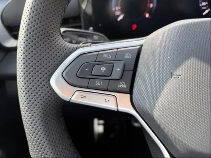 Photo 28 Volkswagen T-roc  1.5 eTSI 150ch R-Line DSG7