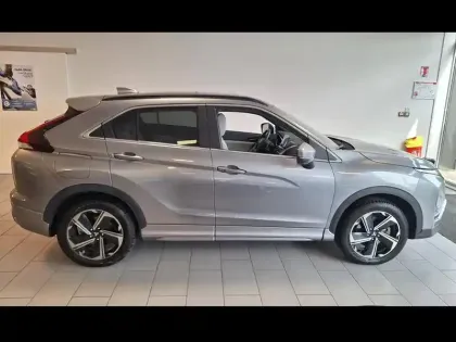 Photo 18 Mitsubishi Eclipse  Cross 2.4 MIVEC PHEV 188ch Instyle 4WD