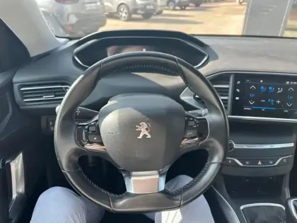 Photo 11 Peugeot 308  1.5 BlueHDi 130ch S&S Allure Pack