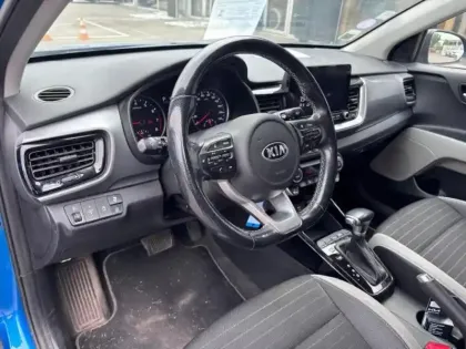 Photo 8 Kia Stonic  1.0 T-GDi 120ch MHEV Launch Edition Business DCT7