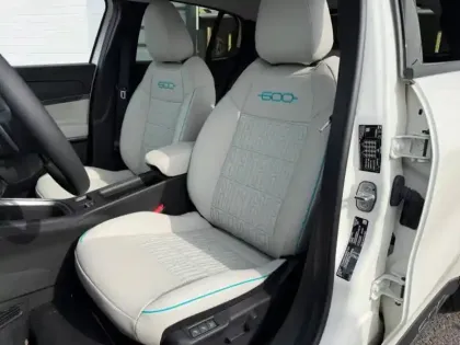 Photo 8 Fiat 600  1.2 Hybrid Turbo 145ch La Prima eDCT6