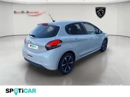 Photo 5 Peugeot 208  1.2 PureTech 82ch E6.c Signature 5p