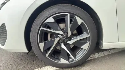 Photo 13 Peugeot 308  PureTech 130ch S&S EAT8