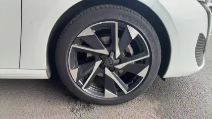 Photo 14 Peugeot 308  PureTech 130ch S&S EAT8