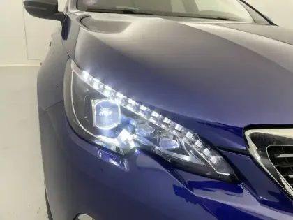 Photo 31 Peugeot 308  PureTech 130ch S&S EAT8