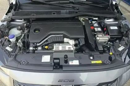 Photo 15 Peugeot 208  Hybrid 110 e-DCS6