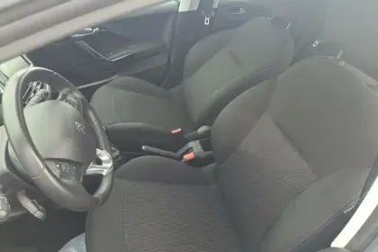 Photo 9 Peugeot 208  PureTech 82ch S&S BVM5 6.2 Evap