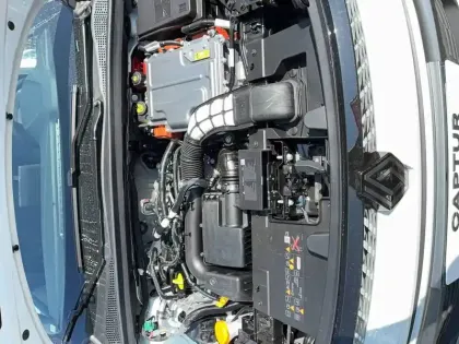 Photo 11 Renault Captur  E-Tech full hybrid 160 ch