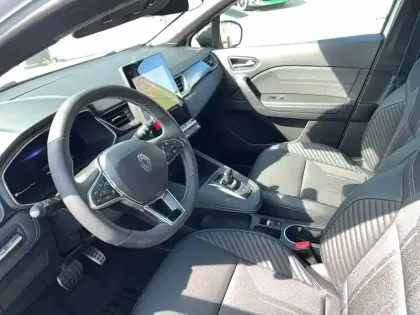 Photo 48 Renault Captur  E-Tech full hybrid 160 ch