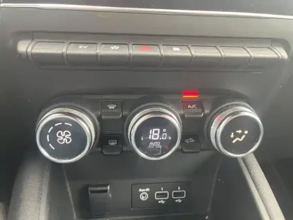 Photo 48 Renault Captur  E-Tech hybride 145