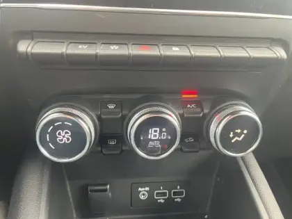 Photo 21 Renault Captur  E-Tech hybride 145