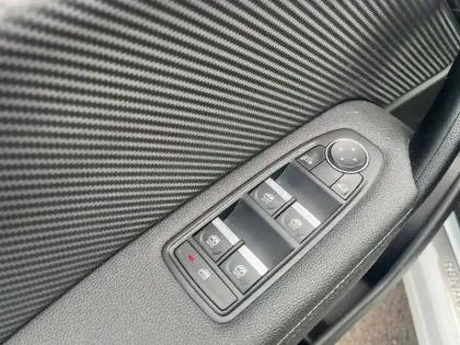 Photo 46 Renault Captur  E-Tech hybride 145