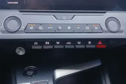 Photo 31 Peugeot 308  PHEV 180 e-EAT8