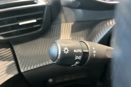 Photo 24 Peugeot 208  PureTech 100 S&S BVM6