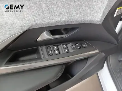 Photo 12 Peugeot 5008  Hybrid 145 ch e-DCS6