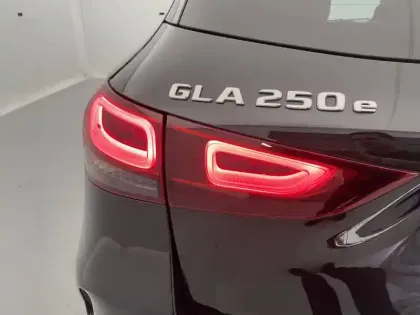 Photo 33 Mercedes GLA  250 e 8G-DCT