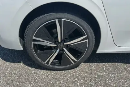 Photo 13 Peugeot 308  PHEV 180 e-EAT8