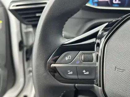 Photo 17 Peugeot 2008  Electrique 136 ch