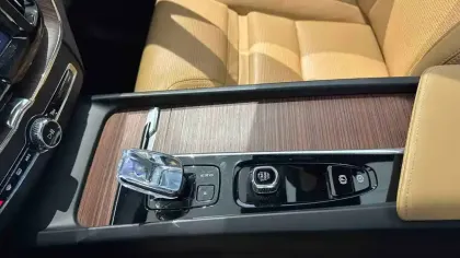 Photo 25 Volvo XC60  T6 Recharge AWD 253 ch + 145 ch Geartronic 8