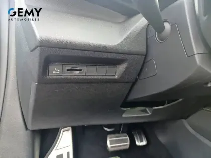 Photo 16 Peugeot 408  Hybrid 136 e-DCS6