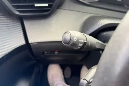 Photo 19 Peugeot 208  PureTech 75 S&S BVM5