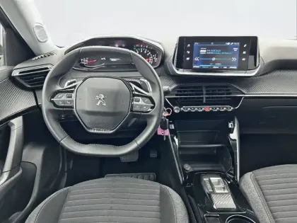 Photo 7 Peugeot 2008  PureTech 130 S&S EAT8