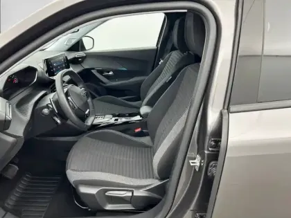 Photo 10 Peugeot 2008  PureTech 130 S&S EAT8
