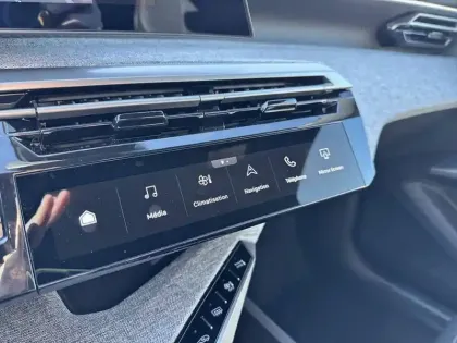 Photo 17 Peugeot 5008  Electrique 210 ch 73 kWh