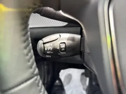 Photo 14 Peugeot 2008  Electrique 50 kWh 136 ch
